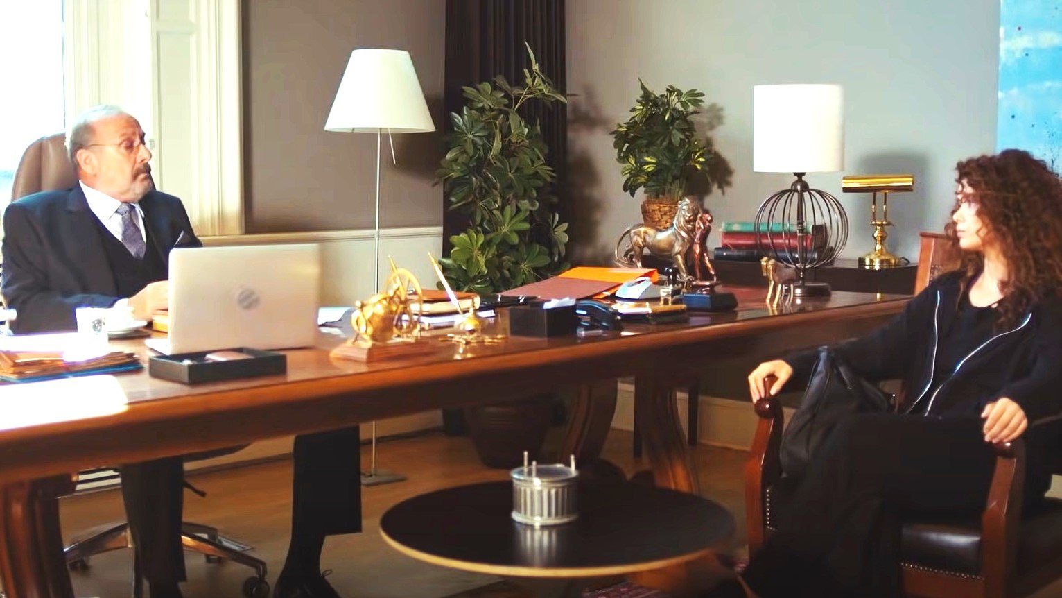 Sirin si allea con Suat, la salute di Bahar peggiora, La forza di una donna - riassunto puntata 34